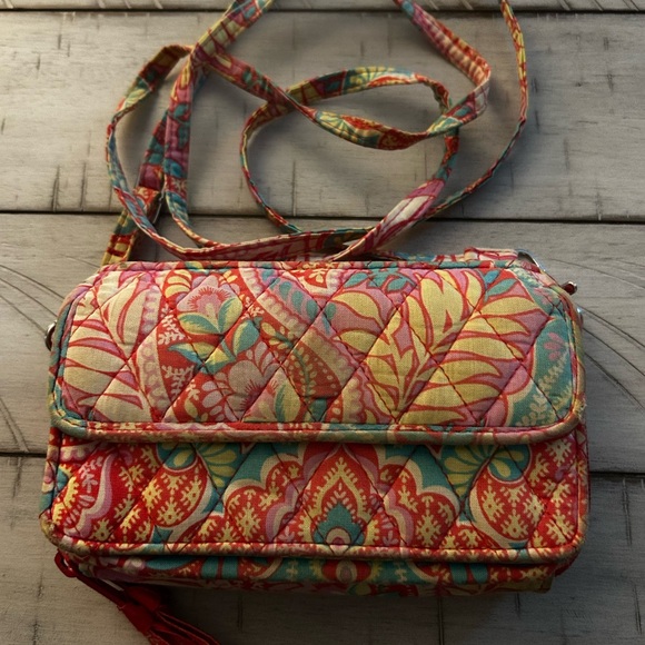Used Vera Bradley Crossbody clutch - Picture 2 of 2